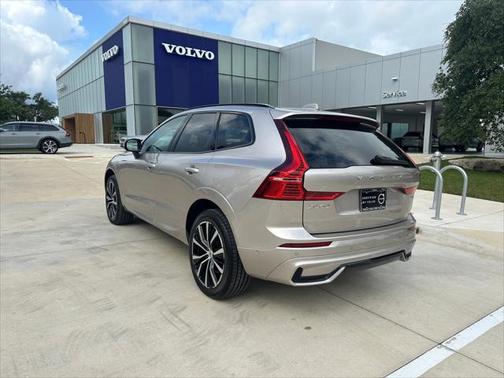 2024 Volvo XC60 B5 Plus Dark Theme