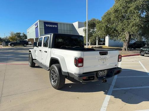 2022 Jeep Gladiator Overland