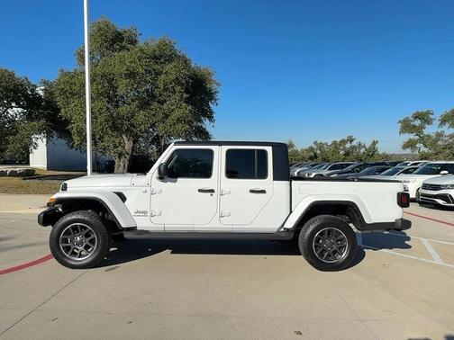 2022 Jeep Gladiator Overland