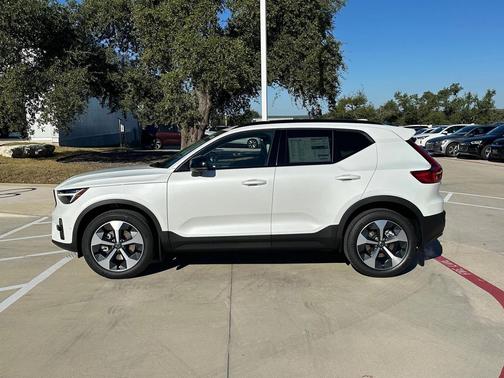 2026 Volvo XC40 B5 Plus