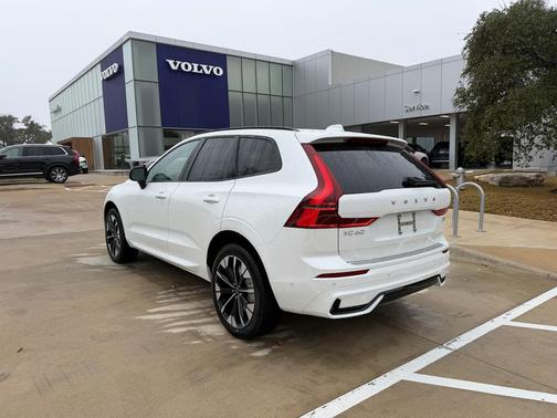 2026 Volvo XC60 B5 Plus