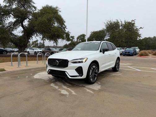 2026 Volvo XC60 B5 Plus