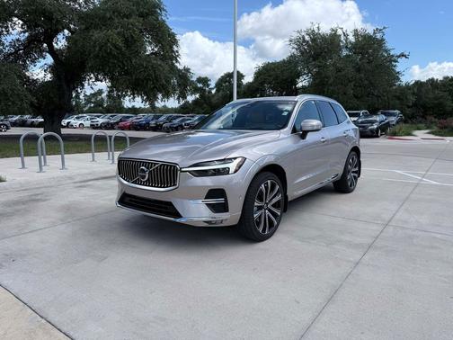 Bright Dusk Metallic 2023 Volvo XC60 B6 Ultimate Bright Theme