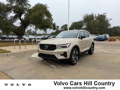 2026 Volvo XC40 Ultra, B5 AWD Gas (mild hybrid), Dark