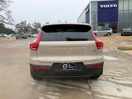 2026 Volvo XC40 Ultra, B5 AWD Gas (mild hybrid), Dark
