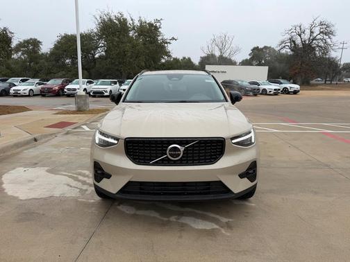 2026 Volvo XC40 Ultra, B5 AWD Gas (mild hybrid), Dark