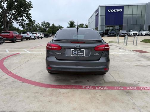Magnetic 2015 Ford Focus SE