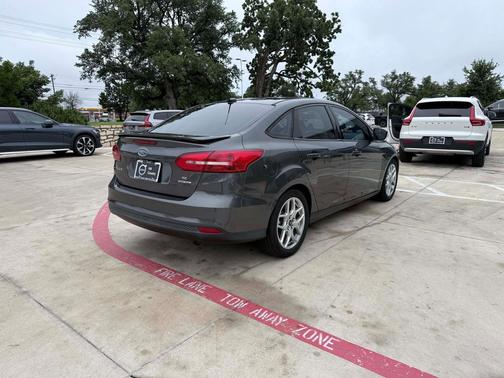 Magnetic 2015 Ford Focus SE