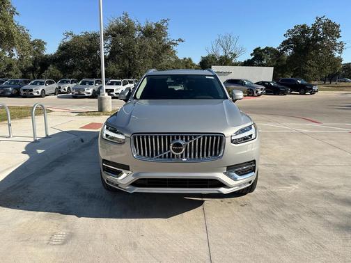 2025 Volvo XC90 B6 Plus 6-Seater