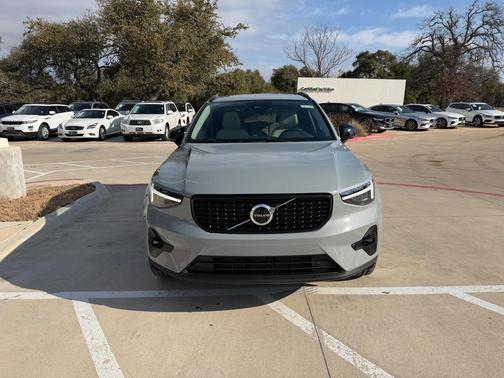 2026 Volvo XC40 Plus, B5 AWD Gas (mild hybrid), Dark