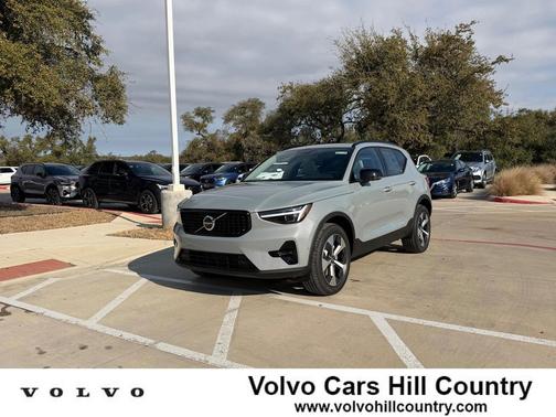 2026 Volvo XC40 Plus, B5 AWD Gas (mild hybrid), Dark