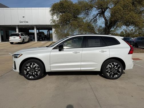 2026 Volvo XC60 B5 Plus