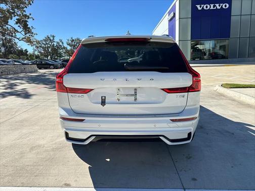 2025 Volvo XC60 Plug-In Hybrid T8 Plus