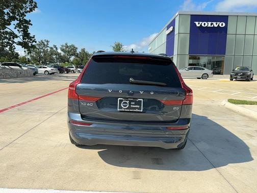 2022 Volvo XC60 B5 Momentum