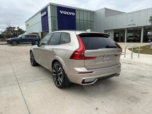 2025 Volvo XC60 B5 Ultra