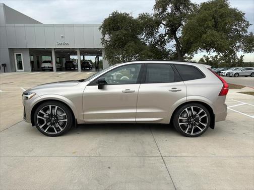 2025 Volvo XC60 B5 Ultra