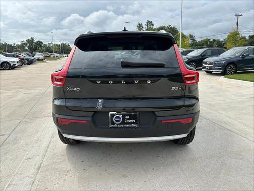 2025 Volvo XC40 B5 Core Bright Theme
