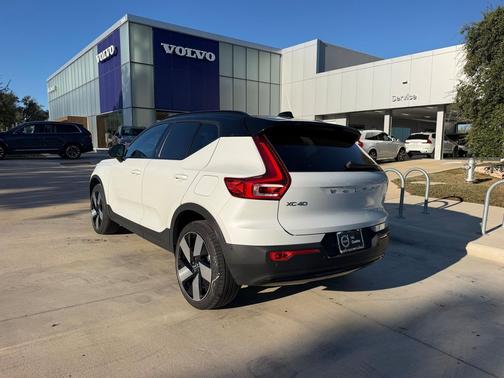 Crystal White Metallic 2023 Volvo XC40 Recharge Pure Electric Twin Ultimate