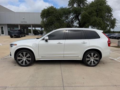 Crystal White Metallic 2025 Volvo XC90 Plug-In Hybrid T8 Ultra 7-Seater