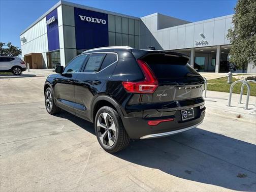 2025 Volvo XC40 Plus Bright Theme