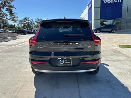 2025 Volvo XC40 Plus Bright Theme