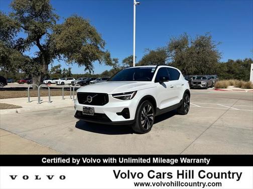 2023 Volvo XC40 B5 Plus Dark Theme