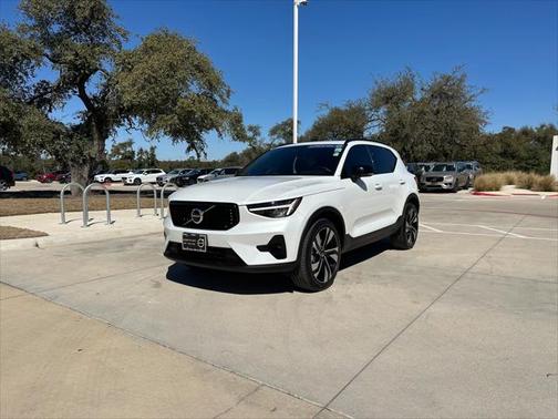 2023 Volvo XC40 B5 Plus Dark Theme