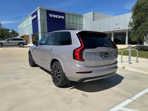 2026 Volvo XC90 B6 Ultra Dark Theme 7-Seater