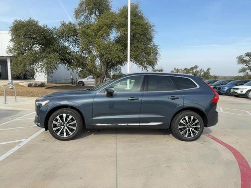 2023 Volvo XC60 B5 Plus Bright Theme