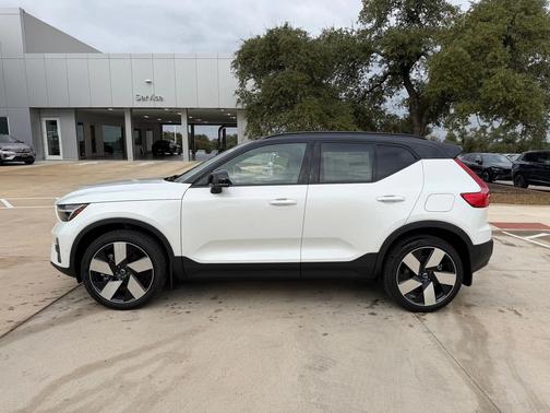 2026 Volvo EX40 Twin Motor Plus