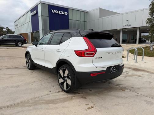 2026 Volvo EX40 Twin Motor Plus