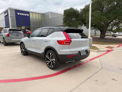 2020 Volvo XC40 T5 R-Design