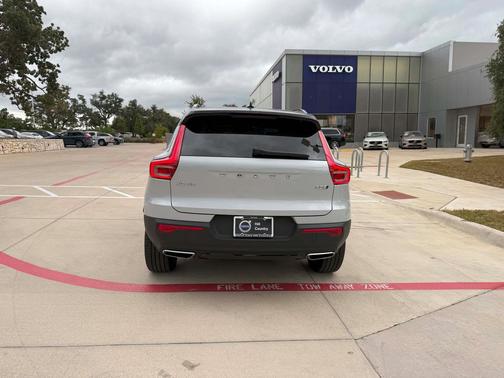 2020 Volvo XC40 T5 R-Design