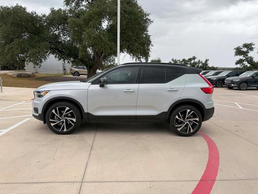 2020 Volvo XC40 T5 R-Design