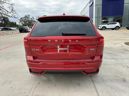 2025 Volvo XC60 B5 Core