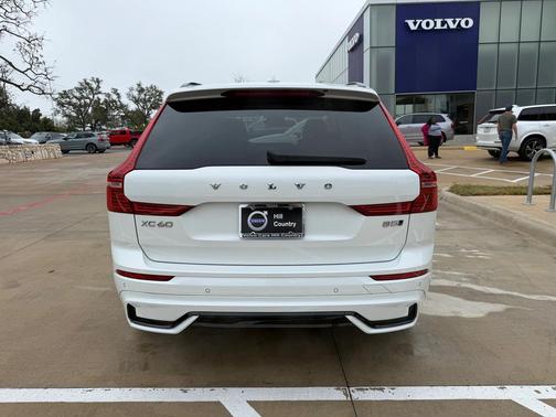 2024 Volvo XC60 B5 Plus Dark Theme