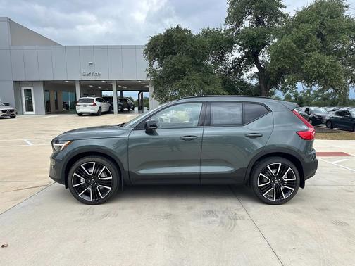 2026 Volvo XC40 B5 Ultra