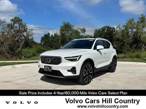 2025 Volvo XC40 B5 Ultra Bright Theme