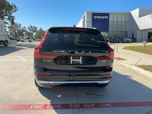 2023 Volvo XC60 B5 Plus Bright Theme