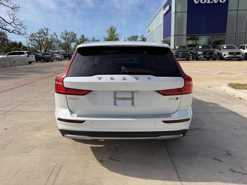 Crystal White Pearl 2026 Volvo V60 Cross Country Ultra, B5 AWD Gas (mild hybrid)