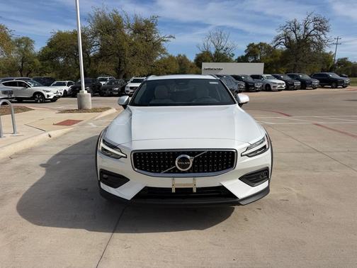 Crystal White Pearl 2026 Volvo V60 Cross Country Ultra, B5 AWD Gas (mild hybrid)
