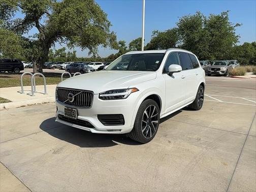 2022 Volvo XC90 T6 Momentum