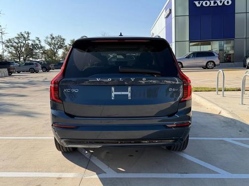2026 Volvo XC90 Ultra Dark Theme, B6 AWD Gas (mild hybrid), Gasoline, 7 Seats