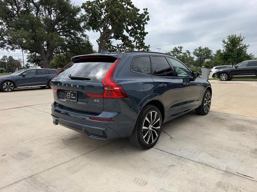 Denim Blue Metallic 2024 Volvo XC60 B5 Plus Dark Theme