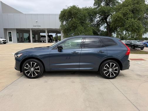 Denim Blue Metallic 2024 Volvo XC60 B5 Plus Dark Theme