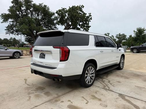 Summit White 2023 GMC Yukon XL Denali