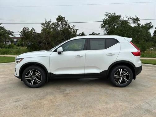2024 Volvo XC40 B5 Core Bright Theme