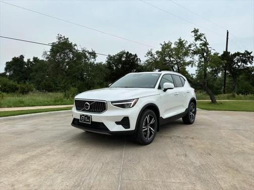 2024 Volvo XC40 B5 Core Bright Theme
