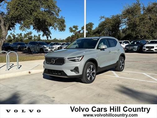 2025 Volvo XC40 B5 Plus Bright Theme