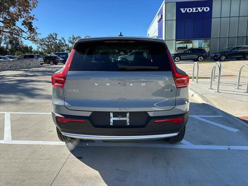 2025 Volvo XC40 B5 Plus Bright Theme